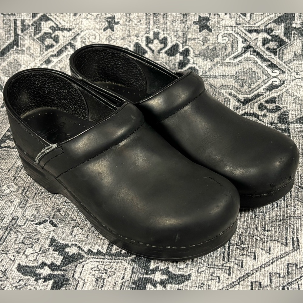 Dansko Clogs Black Leather‎ Women’s Size 38